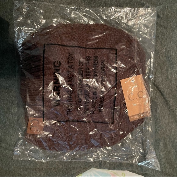 beanies brown and red SOLD SEPARATELY - Picture 13 of 13